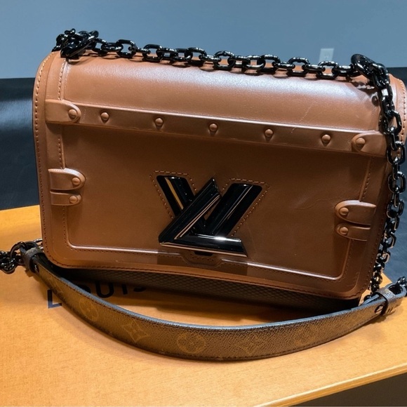 LV Twist MM Chain bag Cowhide Leather - Picture 2 of 8